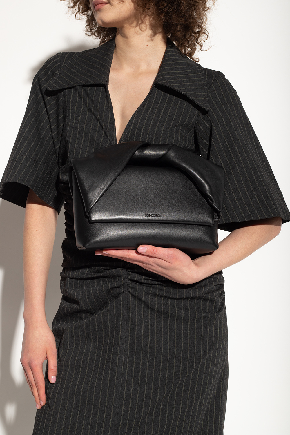 【関税&送料込】Jw Anderson Borsa Twister JW ANDERSON Twister midi leather shoulder bag | NET-A-PORTER